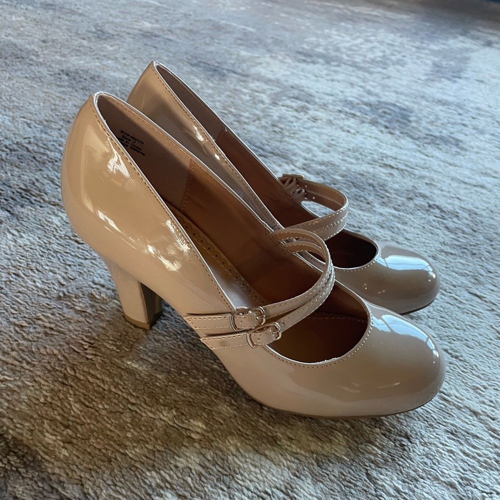 Shiny, cute, tan, 3 inch heels